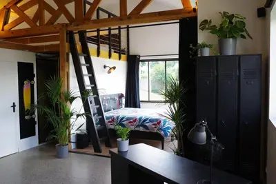 Coin salon dans l'établissement Loft au cœur des volcans d'auvergne