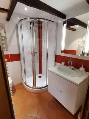 Salle de bains dans l'établissement La petite porcherie