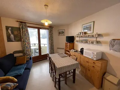 Coin salon dans l'établissement Confortable T2 avec balcon au cœur de la station, proche pistes et commerces - FR-1-787-80