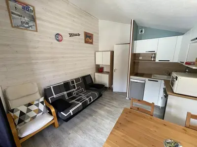 Cuisine ou kitchenette dans l'établissement Appartement fonctionnel 4.5 pers, proche pistes et commerces, balcon exposé Sud-Est - FR-1-787-82