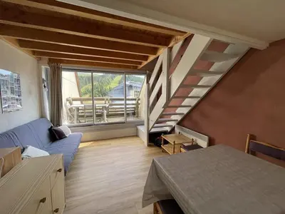 Coin salon dans l'établissement Duplex cosy 6-8 pers. pieds des pistes avec balcon - FR-1-787-88