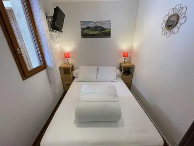 Un ou plusieurs lits dans un hébergement de l'établissement T2 avec balcon au cœur de la station, proche pistes et commerces - FR-1-787-91