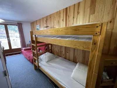 Un ou plusieurs lits dans un hébergement de l'établissement T2 avec balcon au cœur de la station, proche pistes et commerces - FR-1-787-91