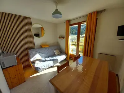 Télévision ou salle de divertissement dans l'établissement Studio cabine avec balcon sud-est au Lioran - FR-1-787-100