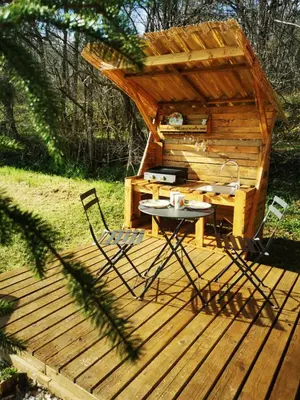 Jardin de l'établissement La roulotte des nuits étoilées du moulin