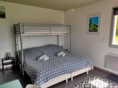 Un ou plusieurs lits dans un hébergement de l'établissement Studio cosy avec vue panoramique sur le Cantal