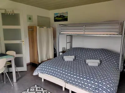 Un ou plusieurs lits dans un hébergement de l'établissement Studio cosy avec vue panoramique sur le Cantal