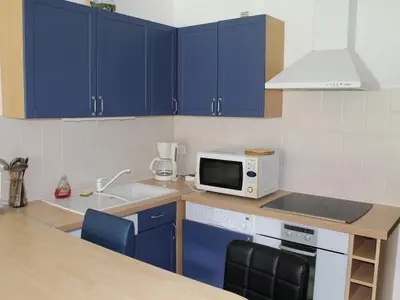 Cuisine ou kitchenette dans l'établissement Studio moderne avec balcon, proche pistes, WIFI - FR-1-787-102