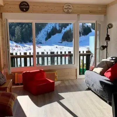 Studio moderne avec balcon