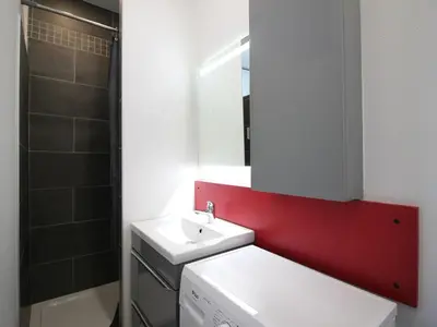 Cuisine ou kitchenette dans l'établissement T2 à La Bourboule avec Wifi à 100m des Thermes - FR-1-608-274