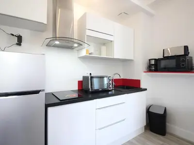 Cuisine ou kitchenette dans l'établissement T2 à La Bourboule avec Wifi à 100m des Thermes - FR-1-608-274