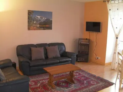 Coin salon dans l'établissement Appartement à la montagne