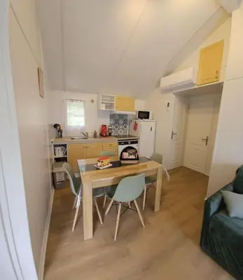 Cuisine ou kitchenette dans l'établissement Au chalet 29