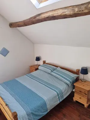 Un ou plusieurs lits dans un hébergement de l'établissement Meadow View Gîtes - Grande gîtes pour familles et groupes, piscine chauffée - Janaillat, Creuse, France, 23250