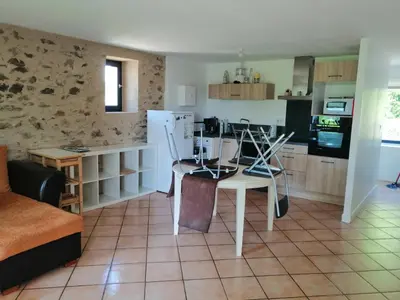 Cuisine ou kitchenette dans l'établissement Vieille grange rénovée