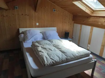 Un ou plusieurs lits dans un hébergement de l'établissement Gîte paisible en bord de lac