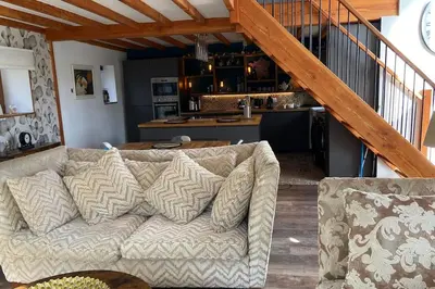 Coin salon dans l'établissement Converted Barn