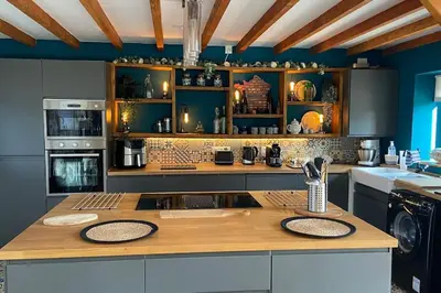 Cuisine ou kitchenette dans l'établissement Converted Barn