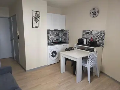 Cuisine ou kitchenette dans l'établissement Studio 2 - Mont Dore face aux Thermes - Hyper-Centre