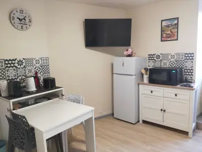 Cuisine ou kitchenette dans l'établissement Studio 2 - Mont Dore face aux Thermes - Hyper-Centre