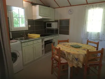 Cuisine ou kitchenette dans l'établissement Chalet N 22