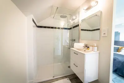 Salle de bains dans l'établissement Le Temps Retrouvé - 2 Chambres