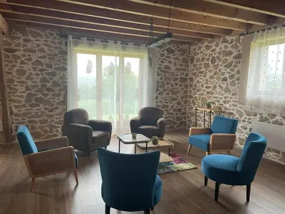 Coin salon dans l'établissement Grande maison conviviale