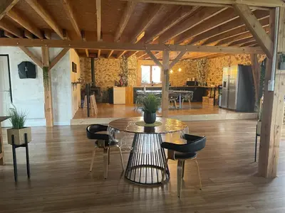 Restaurant ou autre lieu de restauration dans l'établissement Grande maison conviviale