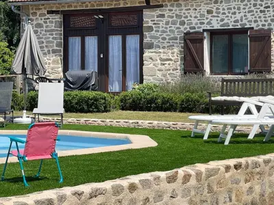 Piscine de l'établissement Domaine Pâquerettes et Pïssenlits ou située à proximité