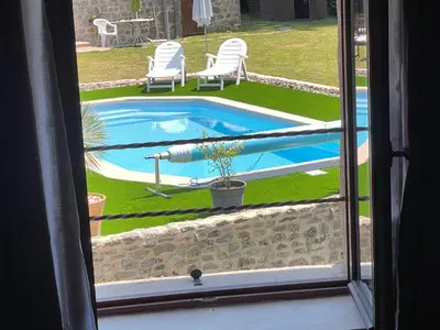 Piscine de l'établissement Domaine Pâquerettes et Pïssenlits ou située à proximité