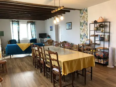 Coin salon dans l'établissement Gîte de Chavagnac