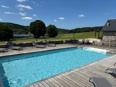 Piscine de l'établissement Domaine des Annouillards ou située à proximité