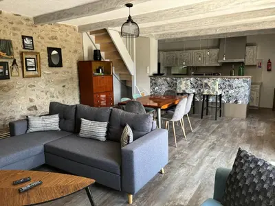 Cuisine ou kitchenette dans l'établissement Domaine des Annouillards