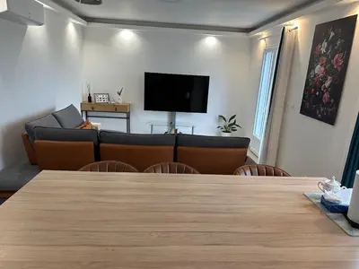 Télévision ou salle de divertissement dans l'établissement Jolie Appartement T3 Brive