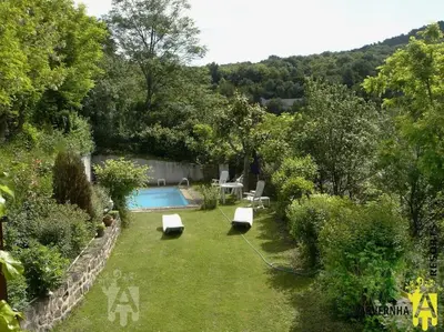 Piscine de l'établissement L'Oustalou ou située à proximité