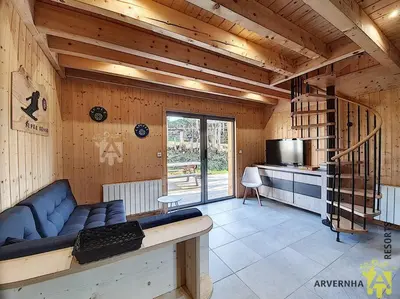 Télévision ou salle de divertissement dans l'établissement Chalet Caranne