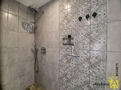 Salle de bains dans l'établissement Chalet Caranne
