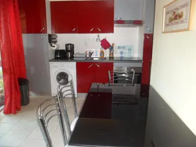 Cuisine ou kitchenette dans l'établissement La Maison au bord du lac de Vassiviere