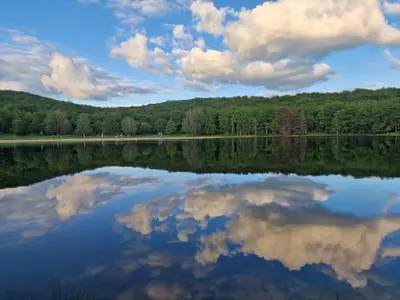 Paysage naturel près de la tente de luxe