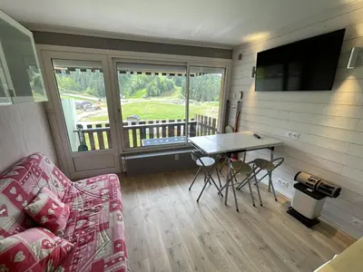Balcon ou terrasse dans l'établissement Studio confortable 2/4 personnes avec balcon et WiFi - FR-1-787-104