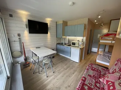 Cuisine ou kitchenette dans l'établissement Studio confortable 2/4 personnes avec balcon et WiFi - FR-1-787-104