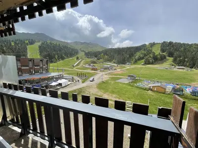Vue générale sur la montagne ou vue sur la montagne depuis l'appartement