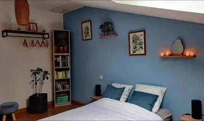 Bibliothèque dans la maison de vacances