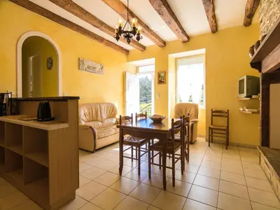 Coin salon dans l'établissement Beautiful holiday home near lake and forest