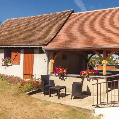 Beautiful holiday home near lake and forest