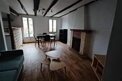Télévision ou salle de divertissement dans l'établissement appartement fontaine Saint-Martin