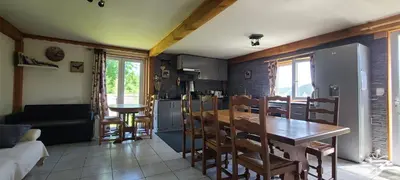 Coin salon dans l'établissement Chalet à Besse 12 personnes