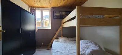 Un ou plusieurs lits dans un hébergement de l'établissement Chalet à Besse 12 personnes
