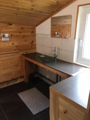 Cuisine ou kitchenette dans l'établissement Chalet à Besse 12 personnes