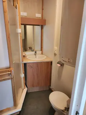 Salle de bains dans l'établissement Camping La Chapelle
